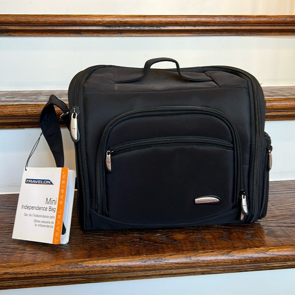 Travelon Mini Independence Bag. Cosmetic organizer zips to form travel case. NWT